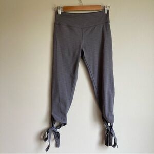 Manduka Yoga Gray Tie Leg Capri Leggings S